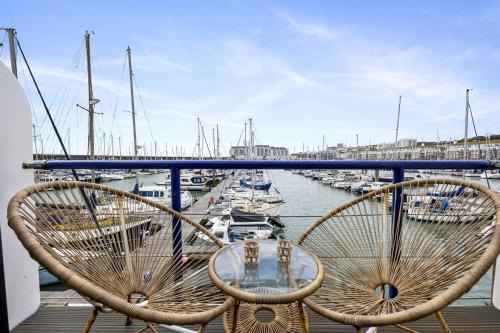 Seafront House | Brighton Water Cabin at the Marina, Free Parking By My Getaways