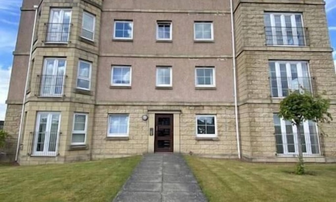 Duloch Apartment | Briight & Modern 2 Bed Executive Apartment with Amazing Views