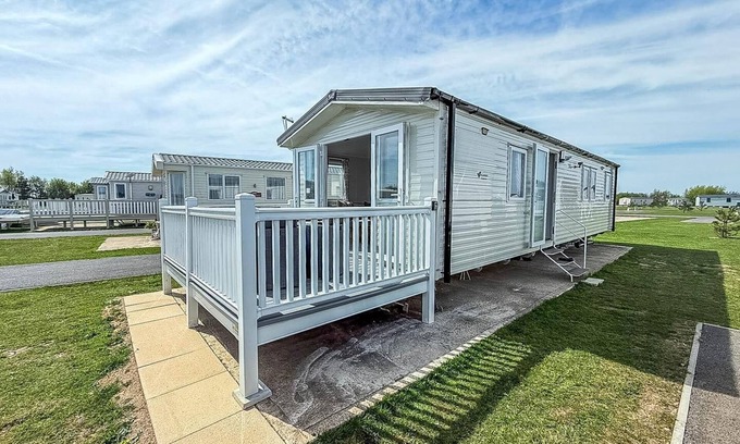 Mablethorpe House | Brilliant 8 berth caravan at Grange Leisure Park in Mablethorpe ref 53111PR