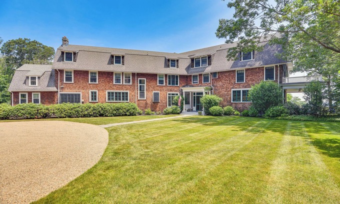 Saunderstown House | Bring Entire Family for Fun