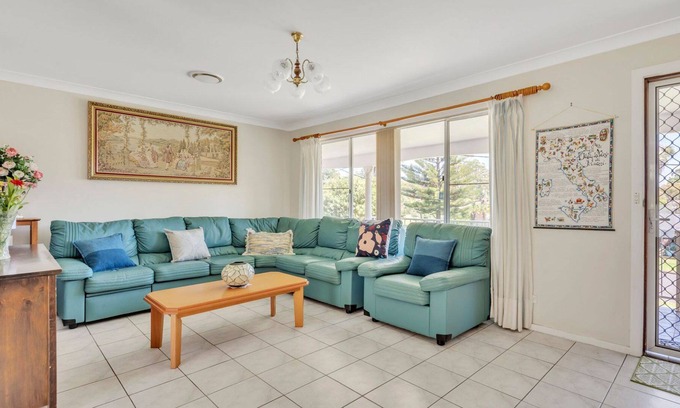 Mollymook House | Bring the boat and the dog