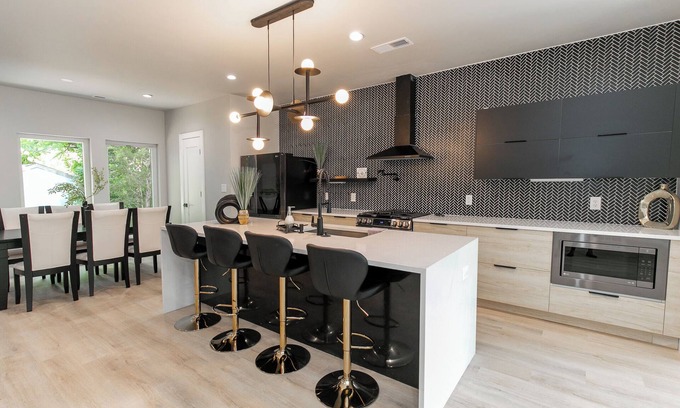 Charlotte House | Bring your friends and family to enjoy this spacious 6-bedroom duplex!