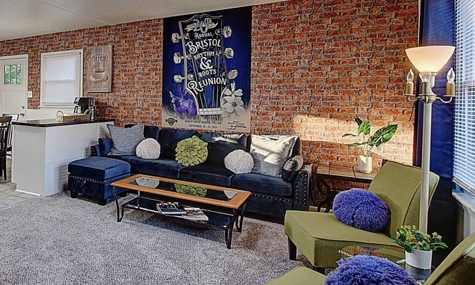Bristol House | Bristol Music Cottage n3 Bedroom-nWalk to State St