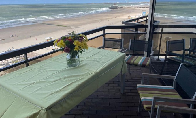 Blankenberge Apartment | Bristol Palace Seaview 7e verdieping, 30 meter van strand