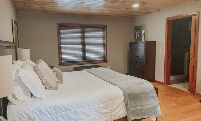 Naples Cabin | Bristol View Lodge Mountainside
