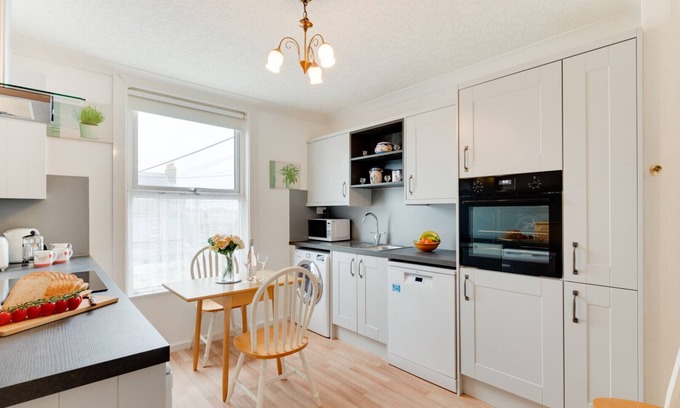Seaton Apartment | Brixham View - Two Bedroom Apartment, Sleeps 4