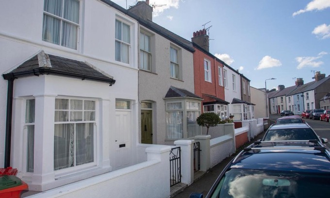 Beaumaris House | Bro Dawel