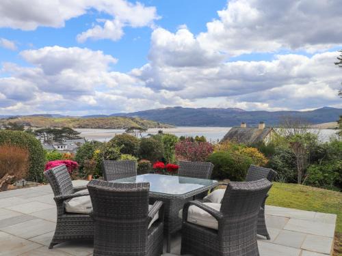 Borth-y-Gest House | Bro Gwylan