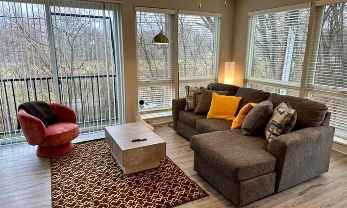 Indianapolis Condo | Broad Ripple Quietly Nestled 2BR w/Free Parking