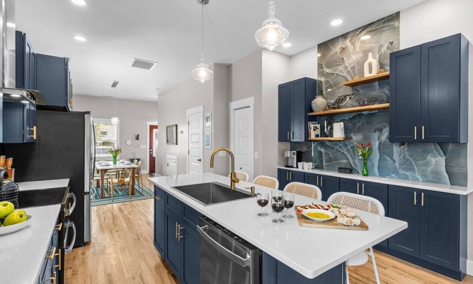 Wilmington House | Brooklyn 415 - Modern - Centrally Located