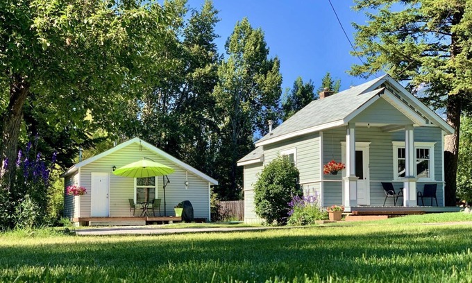 Golden Cabin | Brookside Motel Cabin # 2