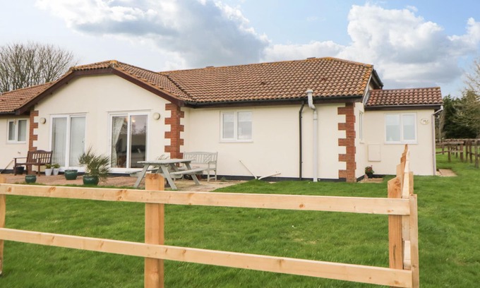 Sidmouth Cottage | BROOM COTTAGE, family friendly, with a garden in Sidmouth