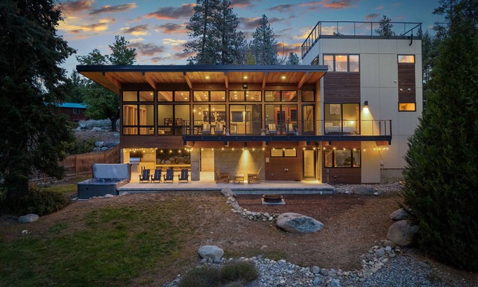 Leavenworth House | Brucke Zum River Haus A Modern Riverfront Retreat