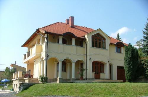 Balatonfured Apartment | Bruckner Villa Apartman