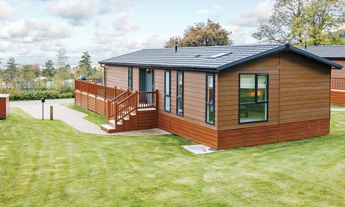 Cheddar Ski Chalet | Brunel Premier Elegance Lodge 2