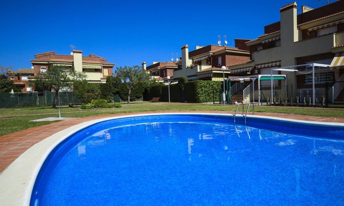Cambrils Ski Chalet | BRUSELAS Terraced House