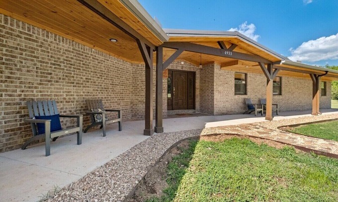 Little Flock House | Brush Creek Ranch On 112 Acres of Land Sleeps 12