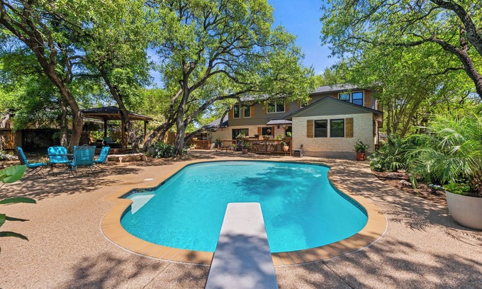 Round Rock House | Brushy Creek Retreat – Serene Backyard Paradise Near Austin