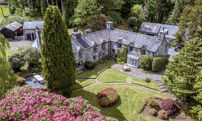Dolgellau Other | Bryn Adda - Dolgellau, Snowdonia - Mountains, Beach, Sauna, Fire Pit!
