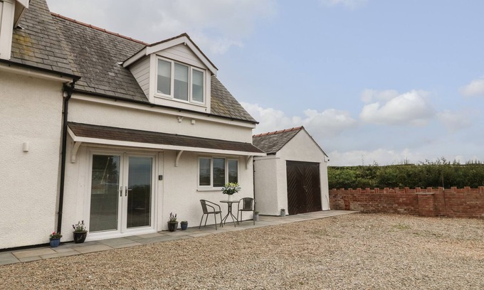 Llanfairpwllgwyngyll Cottage | BRYN EGLWYS BACH, family friendly in Llanfairpwllgwyngyll