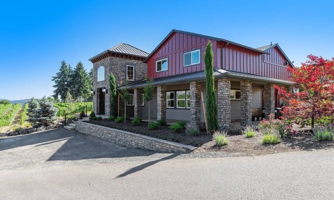 Salem House | Bryn Mawr Vineyards Gatehouse: Newly Remodeled Home on the Vineyard