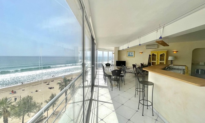 Santa Margarida Apartment | BSA. Wonderful sea view in front of the beach
