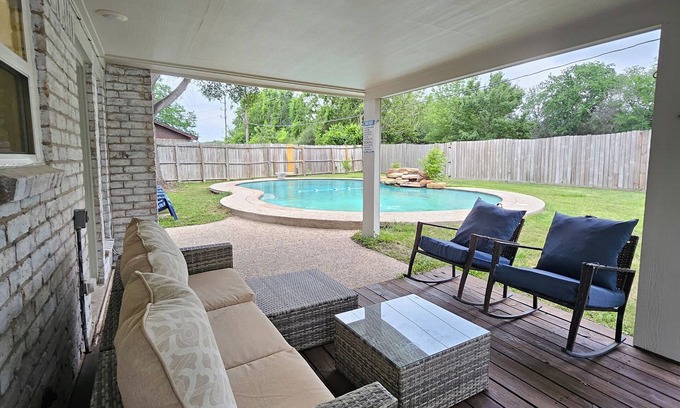 Northside House | Bubbling Pool Housen