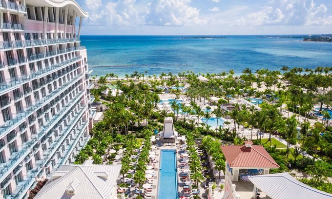Nassau Hotel | Bucket List Stay | Family Friendly Unit w/Balcony! Pool, Onsite Dining, Bar!