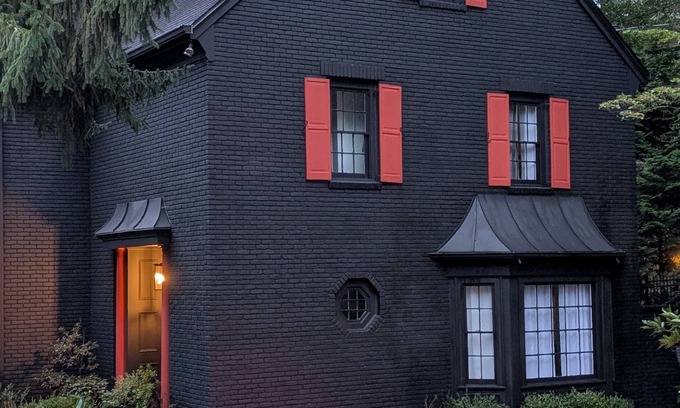 Buckhead House | Buckhead 4-BDRM,3.5 Bath Cozy house, with Piano. 5mins to The Shops of Buckhead