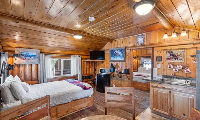 West Yellowstone Cabin | Bucking Moose Bear Cabin (#13)