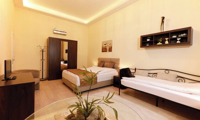 Nepszinhaz negyed Apartment | Budapest City Apartments For Groups