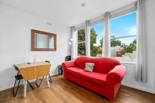 Melbourne Apartment | Budget Friendly Beachside St Kilda West Studio