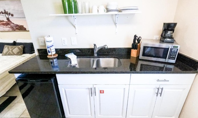Gulf Shores House | Budget friendly studio condo! Heart of Gulf Shores across from the Hangout!