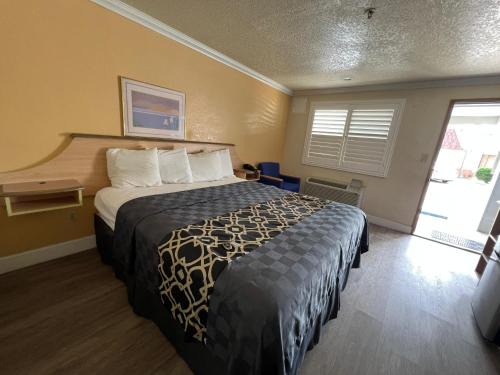 Corcoran Hotel | Budget Inn Corcoran Near Tulare CA 43