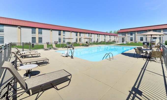 Cody House | Buffalo Bill Adventure! 3 Convenient Units, Bar, FREE Parking!
