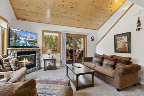 Fall River Estates Apartment | Bugle Pointe A06 by Estes Park Condos