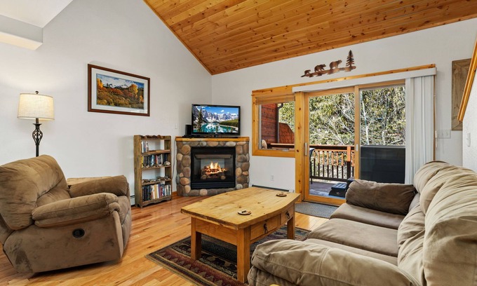 Fall River Estates Condo | Bugle Pointe B21 (Private Hot tub) River Views!