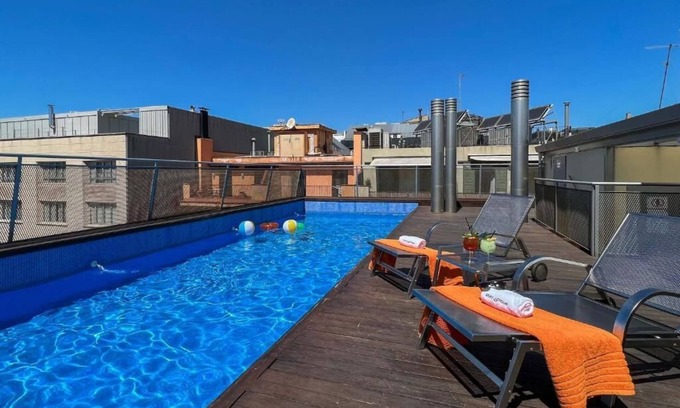 Eixample Apartment | Building with communal roof terrace with pool!