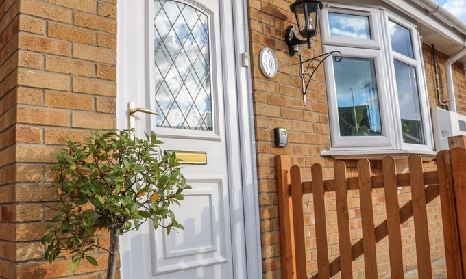 Skegness Cottage | Bumble Bee Cottage