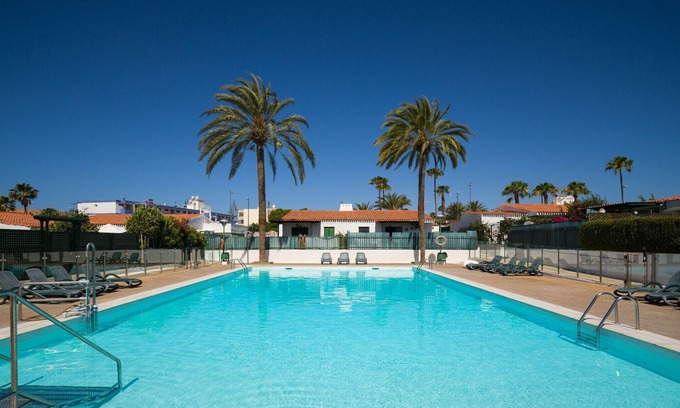 Playa del Ingles House | Bungalow near Yumbo & Playa del Inglés Beach