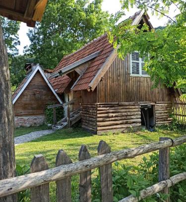 Kulen Vakuf House | BUNGALOV COZY UNA