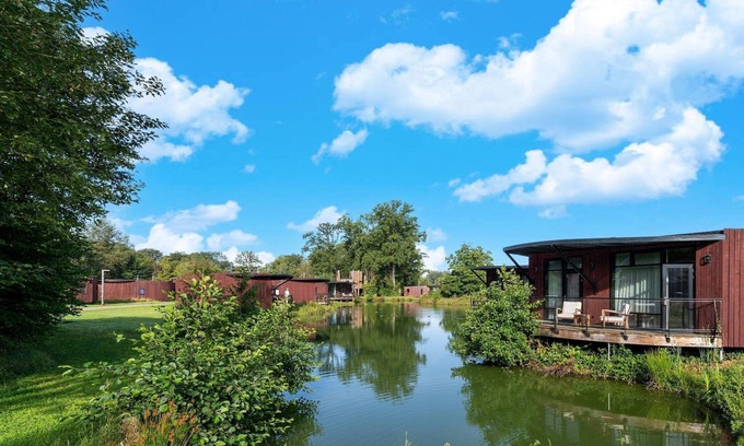 Maubray House | Bungalow Near Forest & Lake