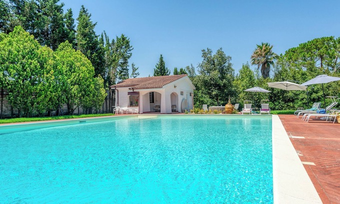 Giorgilorio House | Bungalow 'Villa Paradiso' with Shared Pool, Wi-Fi and Air Conditioning