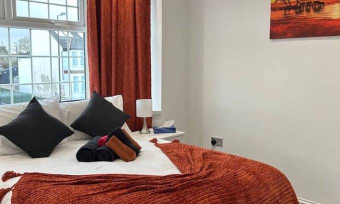 Southampton Apartment | Burgess house - Luxury and spacious 3 bedroom home in Southampton