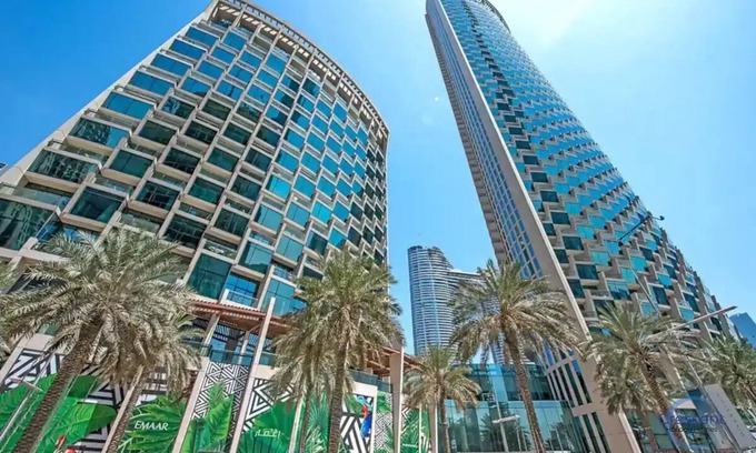 Downtown Dubai Apartment | Burj Khalifa Metro & Mall Access