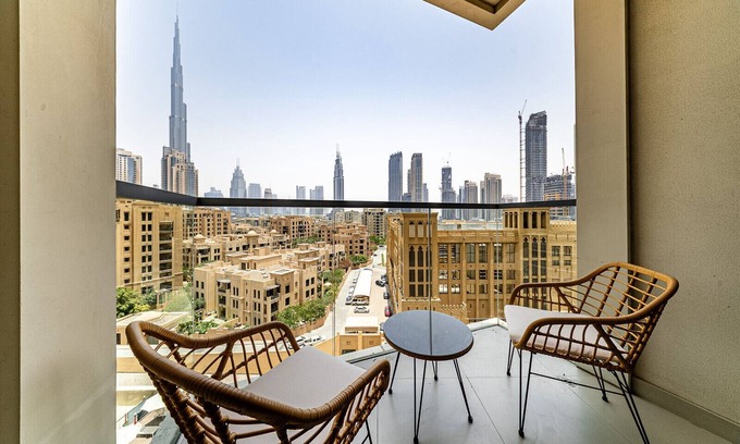 Downtown Dubai Apartment | Burj Khalifa View I Modern Home I 2 Bedrooms