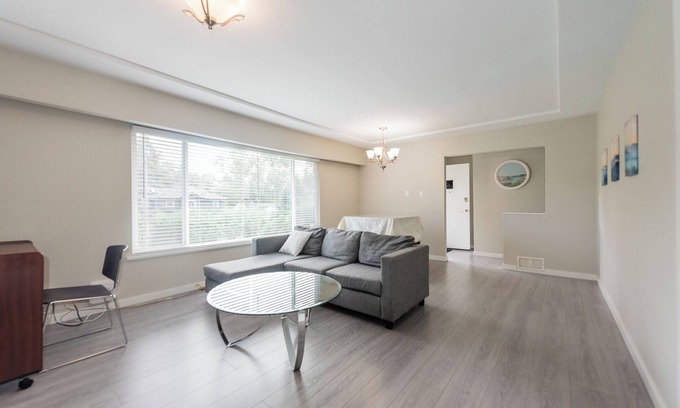 Burnaby House | Burnaby Metrotown 3 bedroom upstairs for 5 people