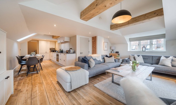 Burnham Market Cottage | Burnham Loft - sleeps 4 guests in 2 bedrooms