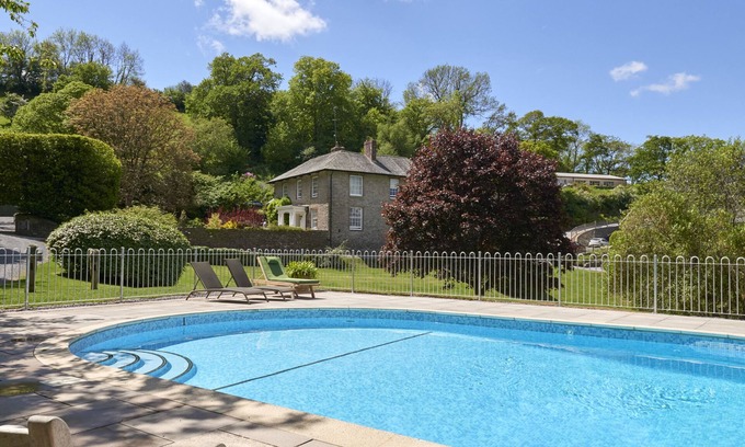 Totnes Cottage | BURRATOR COTTAGE, family friendly, with pool in Cornworthy