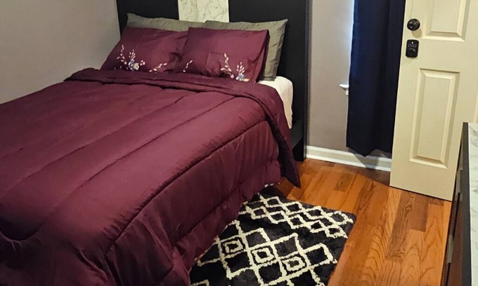 Atlanta House | Business-Ready Private Room & Bath Downtown - Walk to GWCC, & Mercedes Benz,